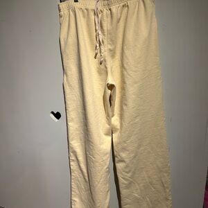 Brandy Melville Yellow Anastasia Tie
Baggy Sweatpants